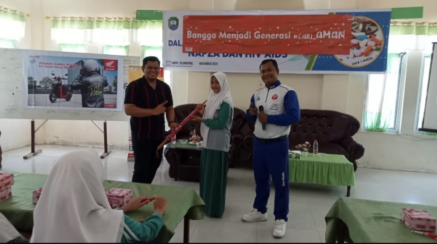 Sosialisasi Keselamatan Berkendaraan Bermotor di SMPN 1 Blangpidie Oleh PT. Payung Agung Indonesia