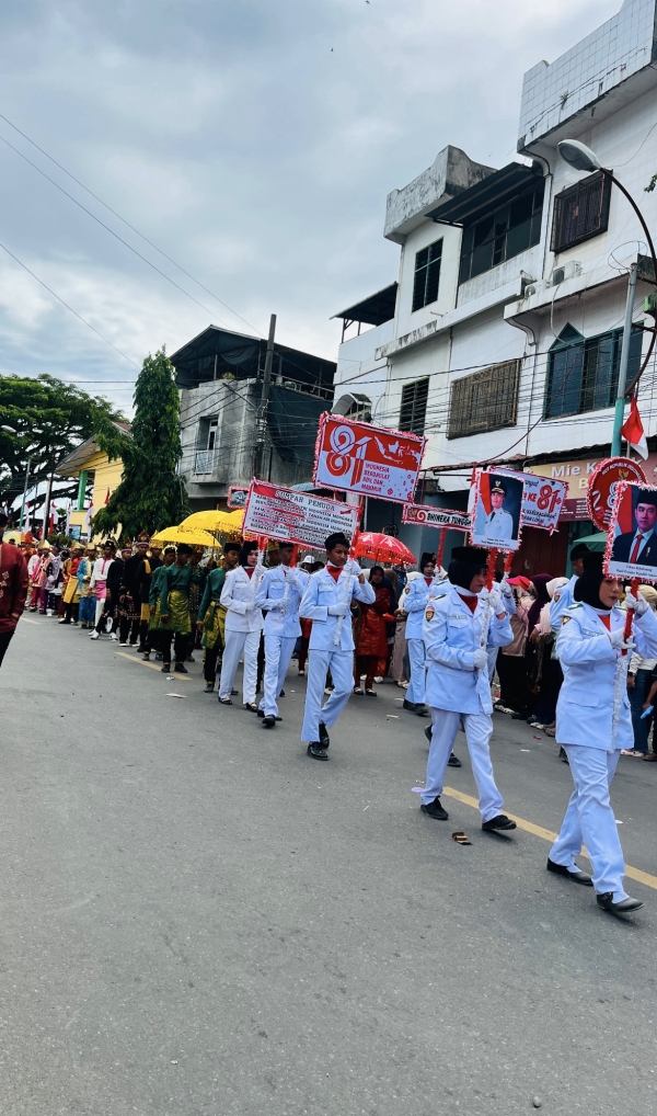 Semarak HUT RI ke-81, 160 Siswa SMPN 1 Blangpidie Meriahkan Karnaval Abdya